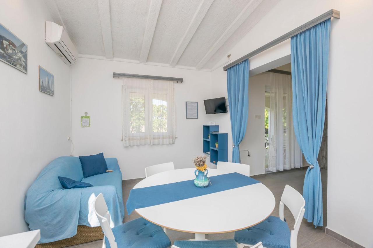 Apartments Mira Privlaka  Exterior photo